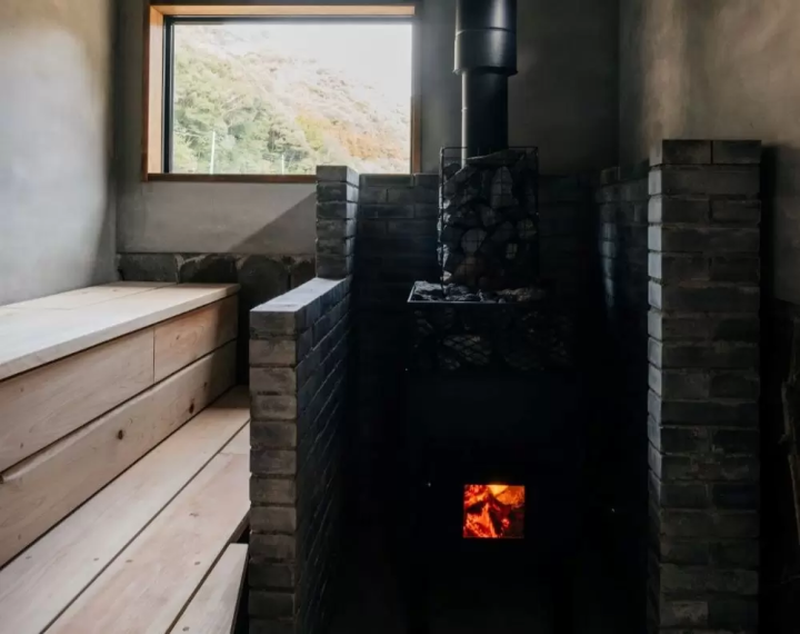 サウナを満喫！山口の山あいにある自然豊かなゲストハウス「紅花舎」