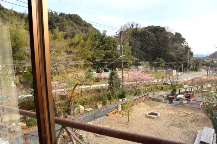 サウナを満喫！山口の山あいにある自然豊かなゲストハウス「紅花舎」