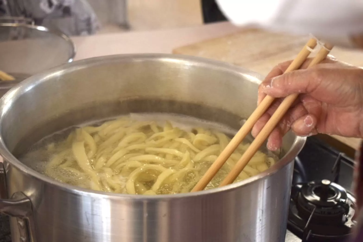 Easy! Delicious! Fun! Try homemade udon!