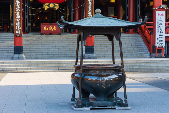 体にかける煙？ 浅草・浅草寺の気になる「煙」の秘密