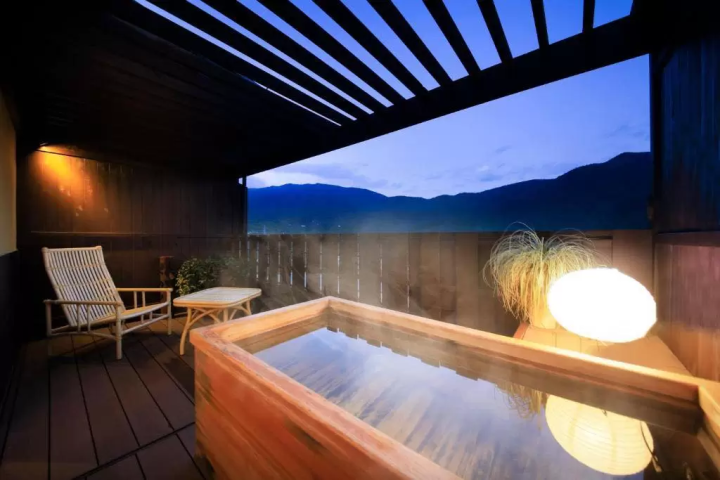 Stay at a Hakone Ryokan! 10 Japanese Inns with Great Views and Hot Springs!