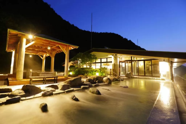 Stay at a Hakone Ryokan! 10 Japanese Inns with Great Views and Hot Springs!