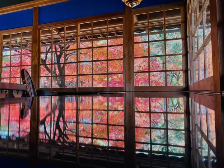 ヴァガバァーン嵐山 窗外賞楓