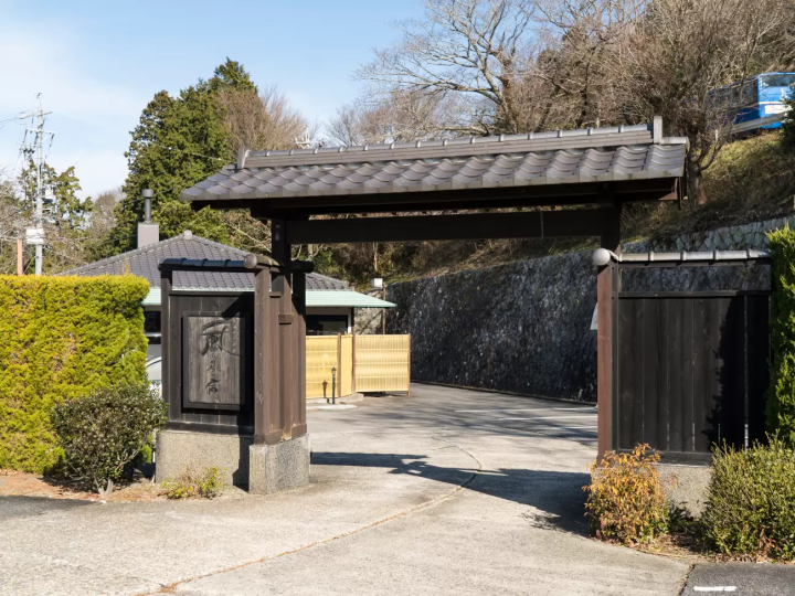 아마노 마루 베테이 "바람의 계곡의 암"[스위트 메조 네트 룸]을 보내는 방법