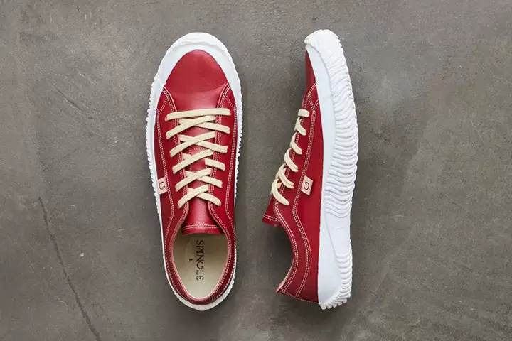 The shoelaces not only vary in color but also in weave to match the color of the shoe itself. These sneakers are made with attention to detail.