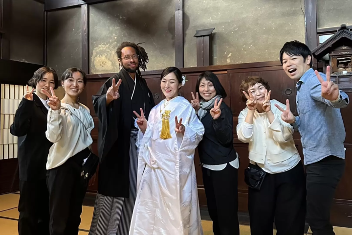 穿上婚紗和服，在保留歷史街景的飛彈高山拍婚紗照吧！