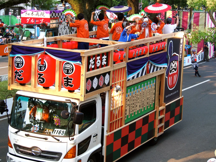 日本最大級のお祭り、高知のよさこい祭りの情熱と興奮を体感！【2024年夏開催】