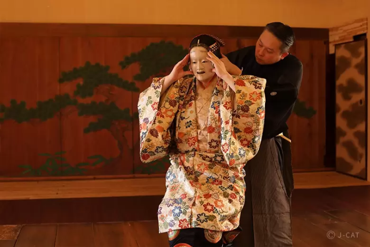 Experience traditional Japanese craftsmanship and art in Tokyo