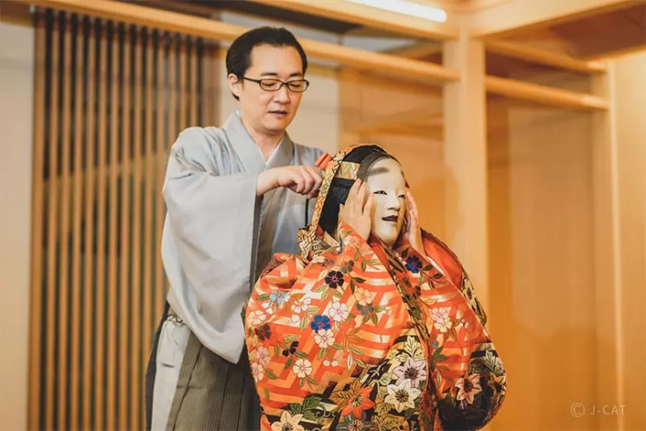 Experience traditional Japanese craftsmanship and art in Tokyo