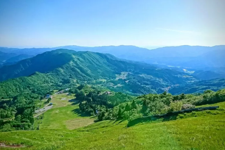 เพลิดเพลินกับกีฬาทางน้ำ ปูมัตสึบะ และเล่นสกี! วิธีเพลิดเพลินไปกับเมืองคามิ จังหวัดเฮียวโกะแยกตามพื้นที่