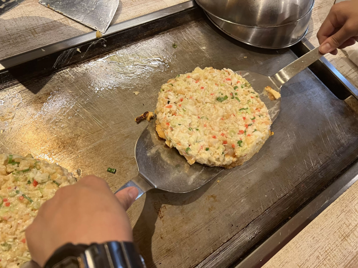 [Eeyan ! From Osaka Shopping Street] The best Osaka gourmet food! Have a heart-warming okonomiyaki making experience at Komagawa Shopping Street!