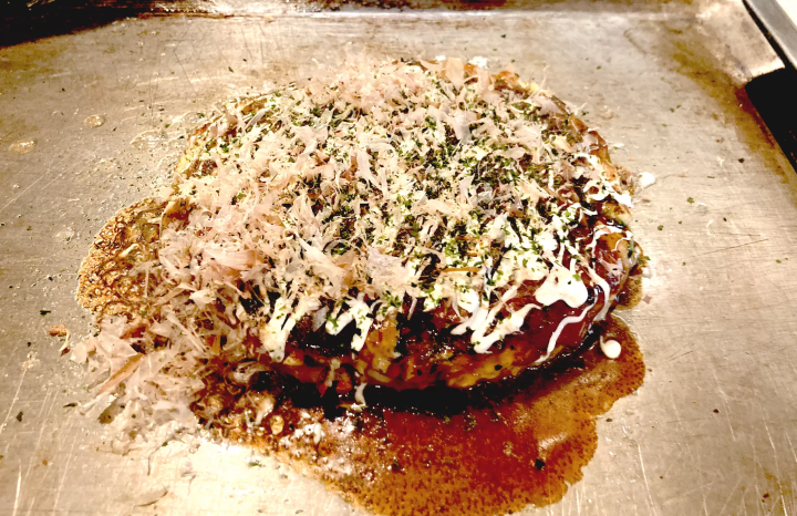 [Eeyan ! From Osaka Shopping Street] The best Osaka gourmet food! Have a heart-warming okonomiyaki making experience at Komagawa Shopping Street!