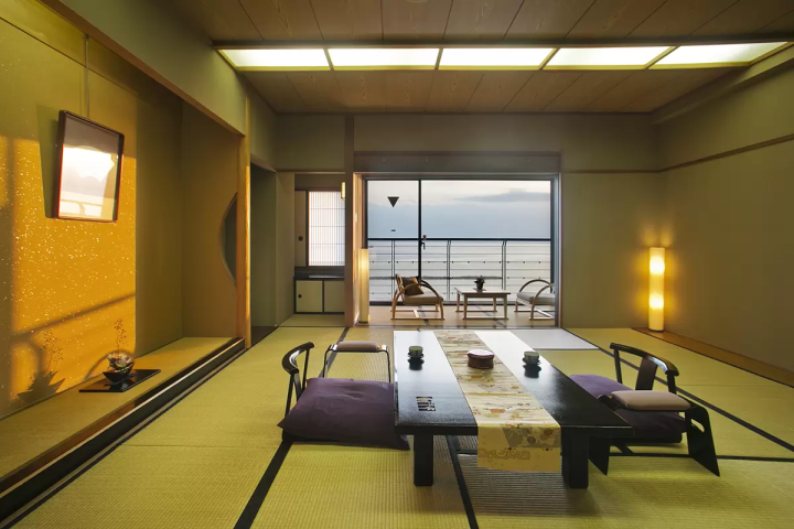 所有客房均享有大海全景，部分客房还设有露天浴池！