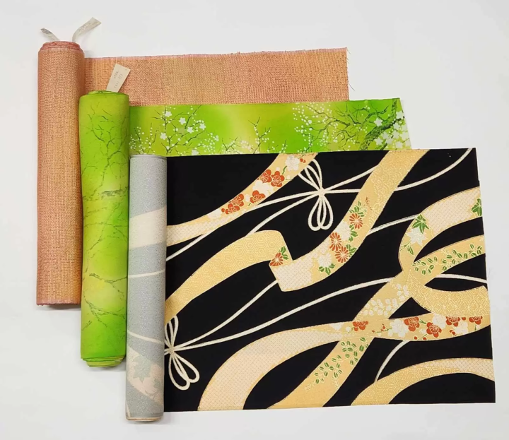 Please choose your fabric from rolls of cloth from the Showa period (there are many more available).