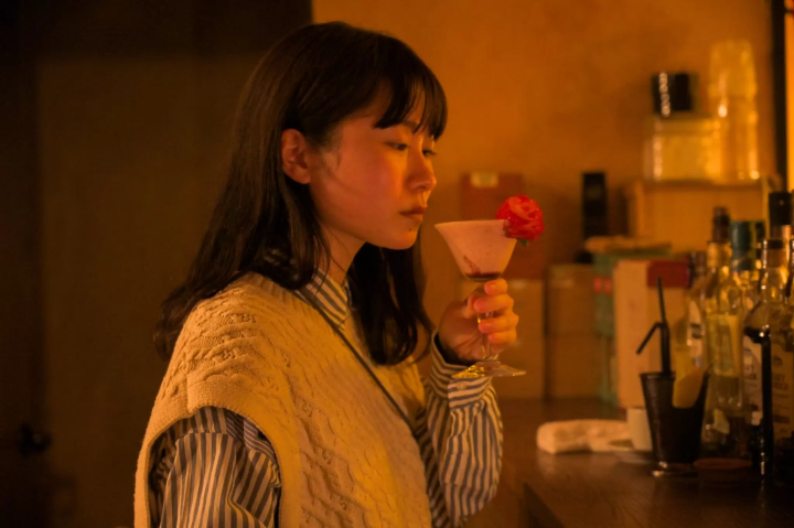 没有门？ “Bar Rack Spirits”是市中央的一家非常隐蔽的经典酒吧。