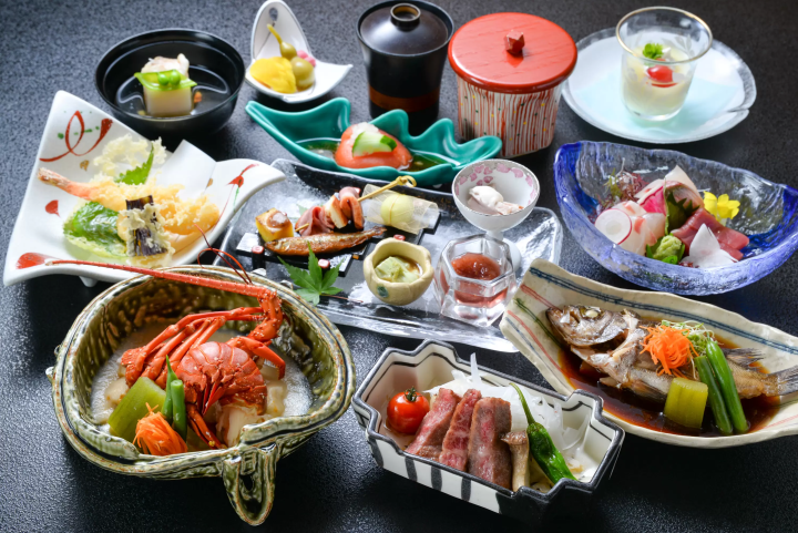 헤이안 시대와 현대를 융합한 현대적인 일본 요리! ”아름다운 국” 이세의 제철 식재료를 여관에서 만끽!