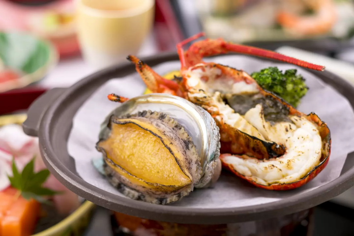 伊勢志摩の新鮮な食材を使い趣向を凝らしたお料理でおもてなし!旅館だからこそ味わえる会席料理!