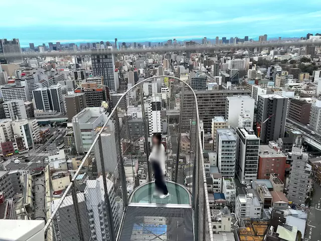 【ええやん!大阪商店街発】大阪のかけがえのないシンボライズ。通天閣に住む 幸福の神様ビリケンさんの優しい笑顔