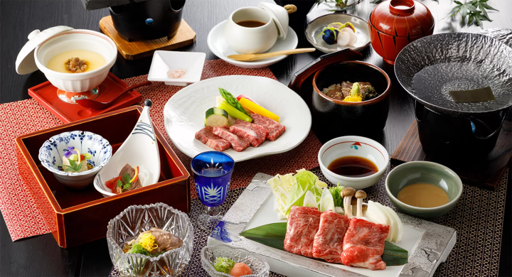 Why not enjoy Japanese cuisine at the hot spring inn IRODORIKOYO?