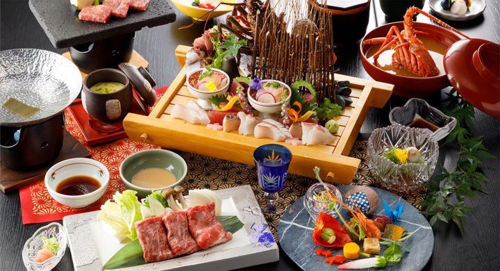 Why not enjoy Japanese cuisine at the hot spring inn IRODORIKOYO?