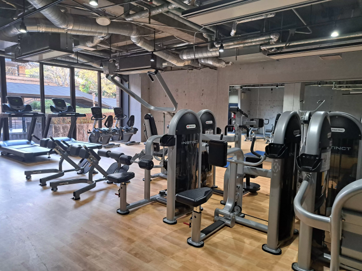 เพื่อให้สอดคล้องกับกระแสจิตสำนึกด้านสุขภาพสมัยใหม่ที่เพิ่มขึ้น Saio no Miya จึงเป็นโรงแรมขนาดเล็กที่มีห้องออกกำลังกาย