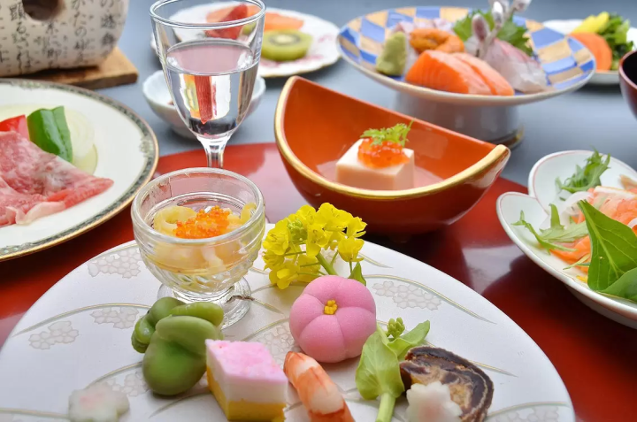 Japanese Sake: Features, Types, and How to Enjoy Them