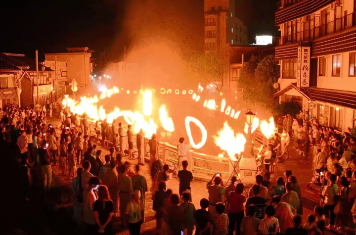 [Yumura Onsen จังหวัดเฮียวโกะ] หิ่งห้อยทะเลมหัศจรรย์! มาสนุกไปกับทริปฤดูร้อนกันเถอะ! [มีคูปองส่วนลด]