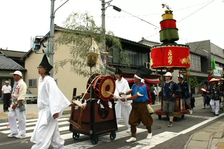 伝統の村上大祭と今見ておきたい重要無形民俗文化財「村上祭の屋台行列」