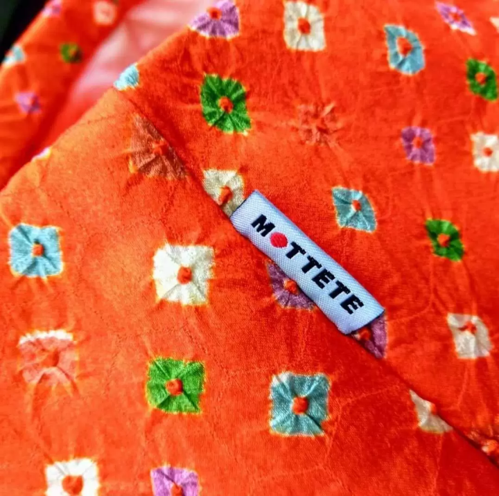 Sacoche採用「藝術織物」——僅在此時此地才能找到的傳統純絲藝術——從昭和時期單獨生產的300件特別精選的物品中製成