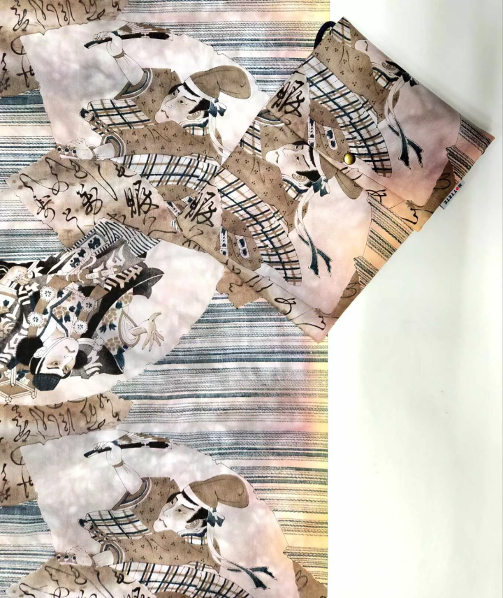 Sacoche採用「藝術織物」——僅在此時此地才能找到的傳統純絲藝術——從昭和時期單獨生產的300件特別精選的物品中製成