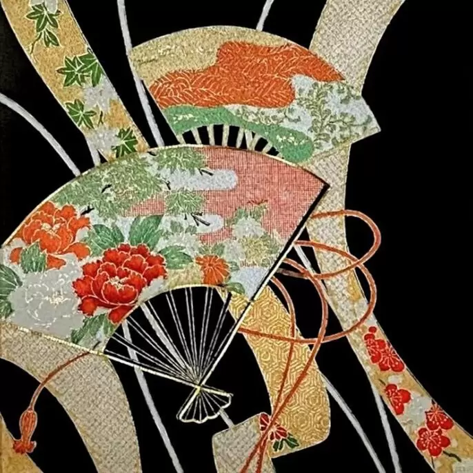 Sacoche採用「藝術織物」——僅在此時此地才能找到的傳統純絲藝術——從昭和時期單獨生產的300件特別精選的物品中製成