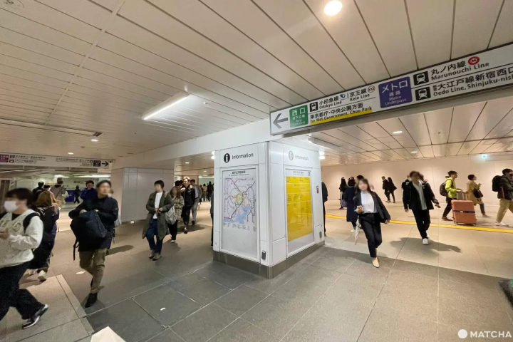 案内板に沿って左方向へ