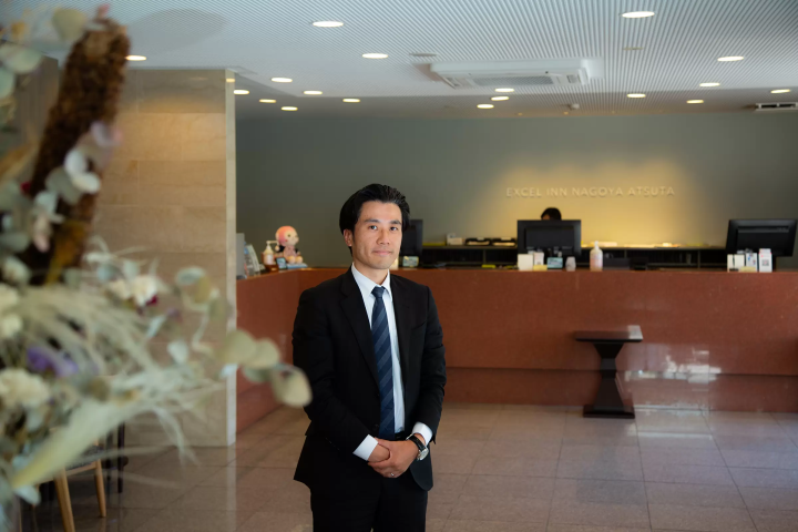 我们正在开发一个项目，它会让人们思考，“我从来没想到这样的内容会存在于一家普通商务酒店的外部。” 