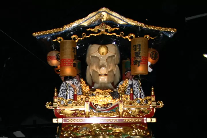 羽黒町屋台の乗せ物「大天狗の面」 