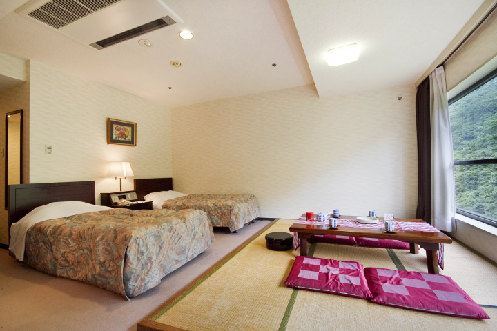 奥道後壱湯の守　お部屋紹介