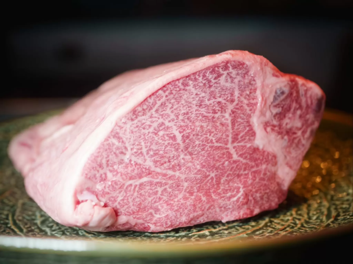 A famous meat restaurant in Kitashinchi that's perfect for visiting when you're hungry!