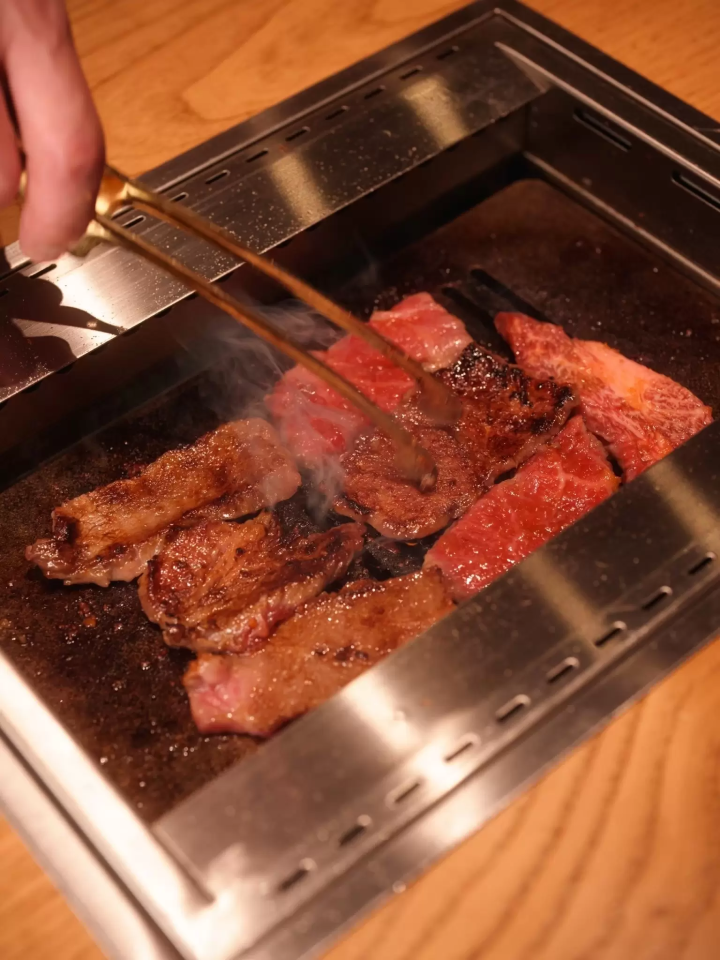 A famous meat restaurant in Kitashinchi that's perfect for visiting when you're hungry!