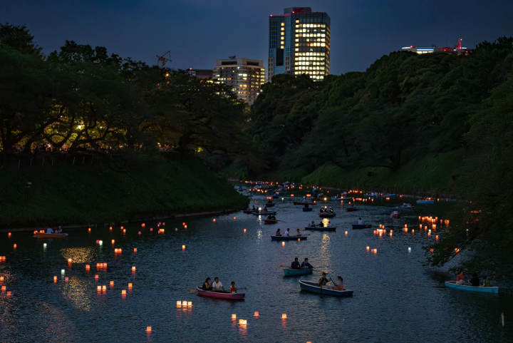 "Lantern Floating Festival at Chidori-ga-fuchi, The Imperial Palace" will be held on two consecutive nights this year on Wed. July 24, Thu. 25, 2024 2nights!