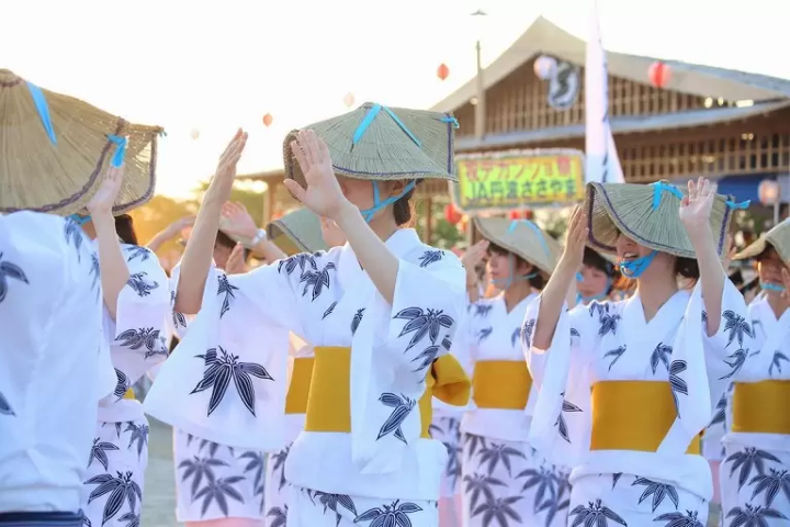 在充满牛皮士气的城下町丹波筱山度过的平静时光