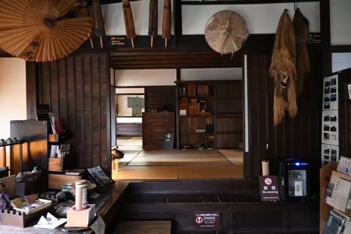 在充满牛皮士气的城下町丹波筱山度过的平静时光