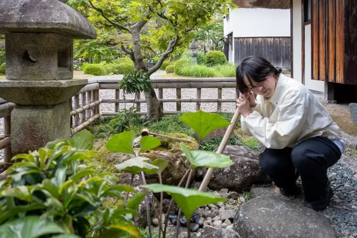 ▲院子里有发出格外美丽声音的水琴窟,是隐藏的看点!<br>