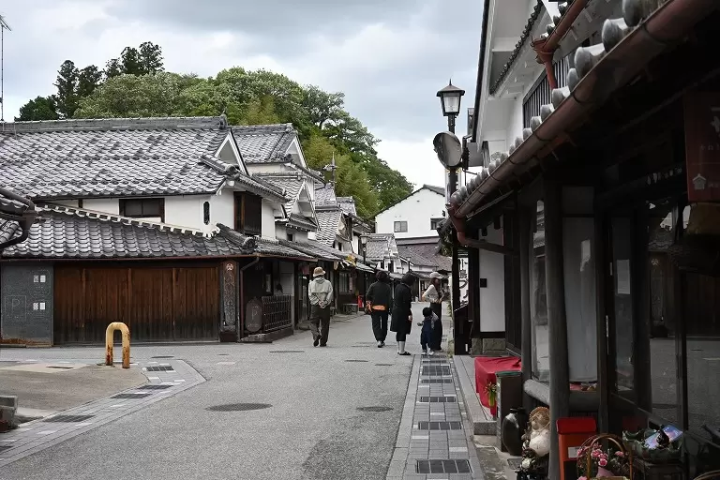 ▲白壁、瓦屋顶等漂亮的建筑物鳞次栉比。<br>