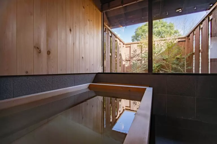 在充满牛皮士气的城下町丹波筱山度过的平静时光