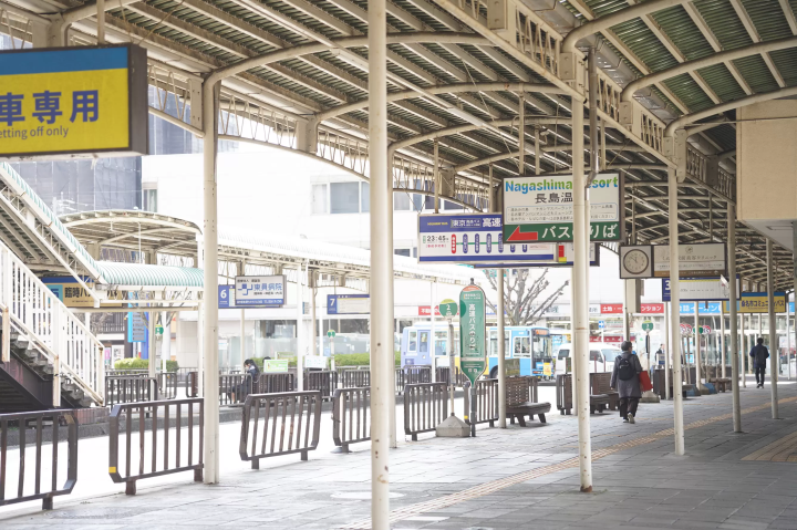 Take a ride on one of only three small trains in Japan! How to get to "Ageki"