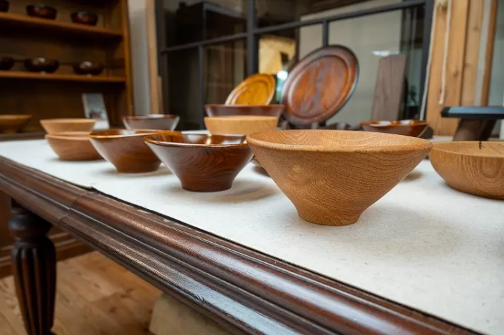 前往與樹木生活的村落丹波篠山。與從林業中誕生的手工相遇之旅