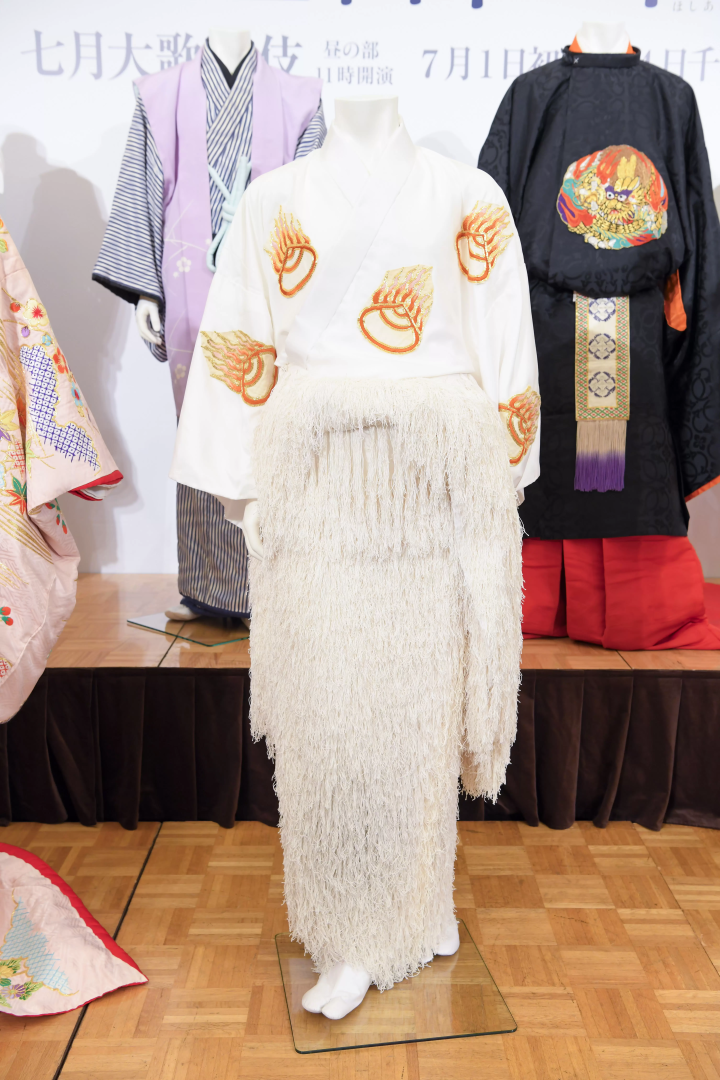 [東京/歌舞伎座] 1人扮演13個角色！華麗服裝登場♪