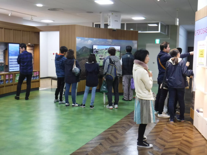 Experience a living Aso! If you want to learn about the Aso volcano, head to the Aso Volcano Museum