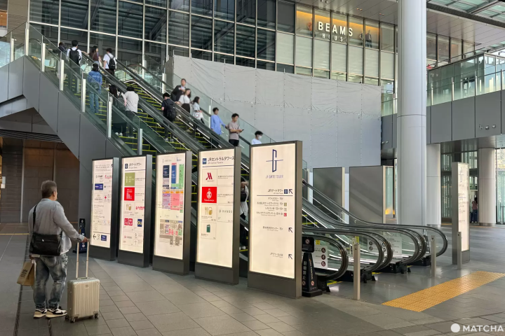 その後は左手にあるエスカレーターが目印