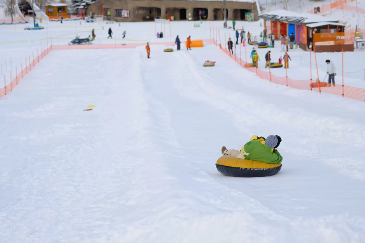 想要享受粉雪的人一定要来看看！距新千岁机场1小时30分钟以内的12家滑雪场推荐！提供坂度信息