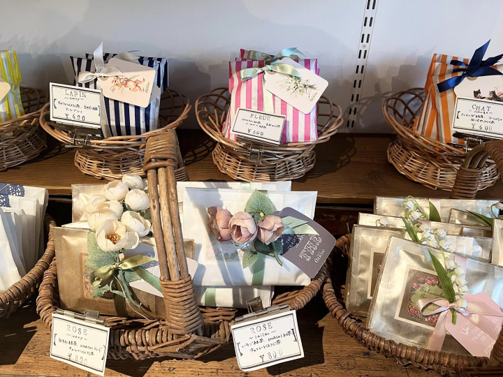 老字号日本茶专卖店，欧洲风情！ ？ “OHASHI”的口味和包装都很吸引人。